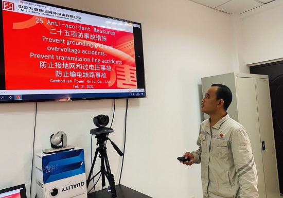 东投柬水柬网公司+杨如意+东投柬网公司柬籍员工英文讲授“二十五项反措”小.jpg